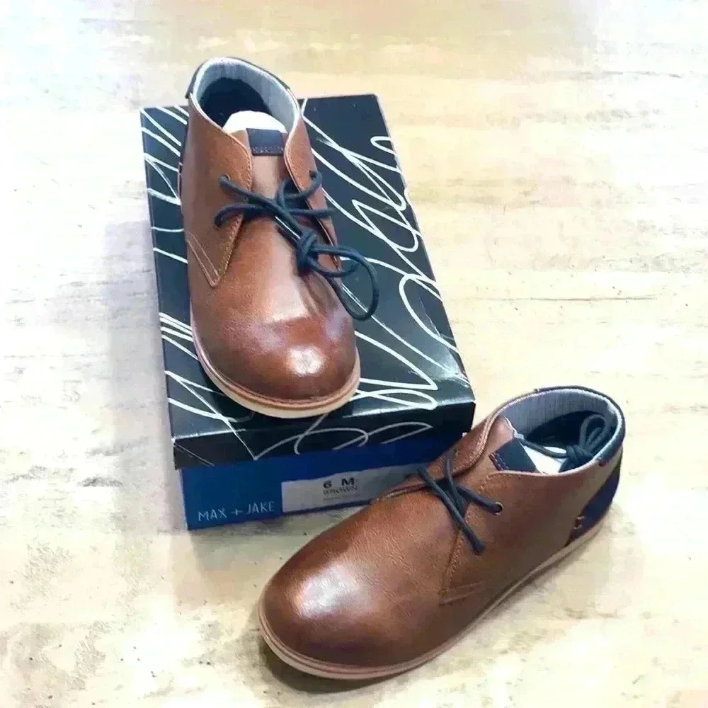 NWT max& jake chukka boots size 6